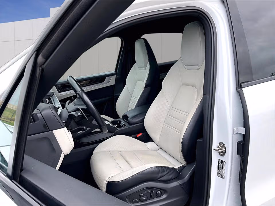 2024 Porsche Cayenne S - Photo 35