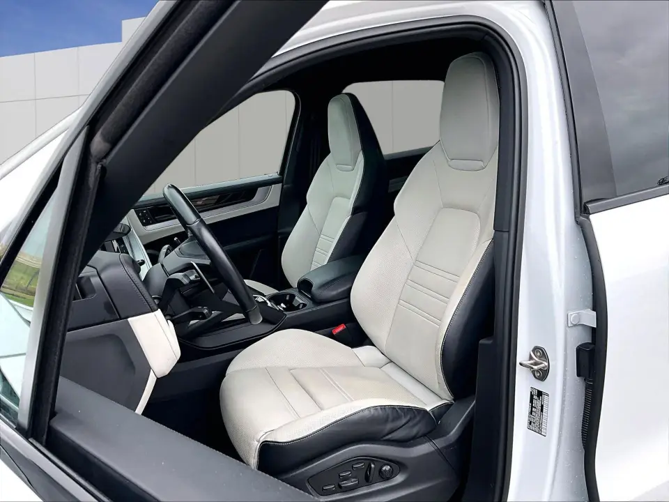 2024 Porsche Cayenne S - Photo 39