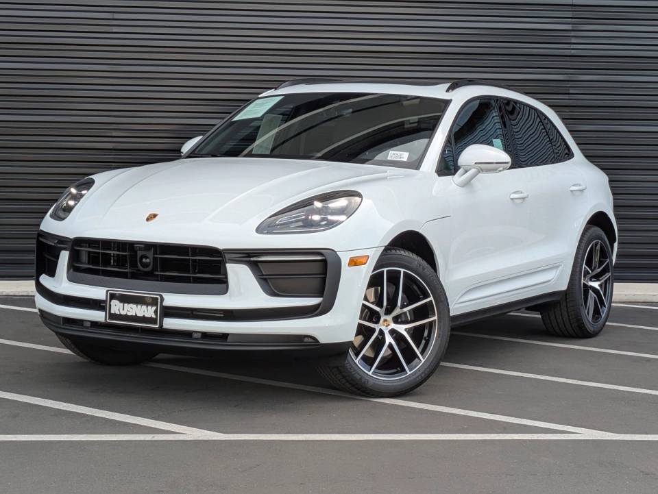 2025 Porsche Macan T