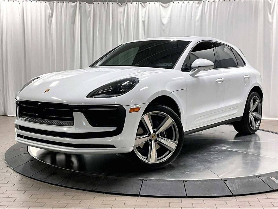 2025 Porsche Macan Base