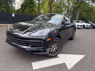 2023 Porsche Cayenne Platinum Edition's photo