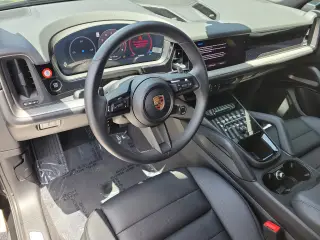 2025 Porsche Cayenne Base - Photo 29