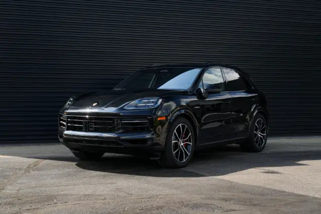 2026 Porsche Cayenne S E-Hybrid - Photo 6