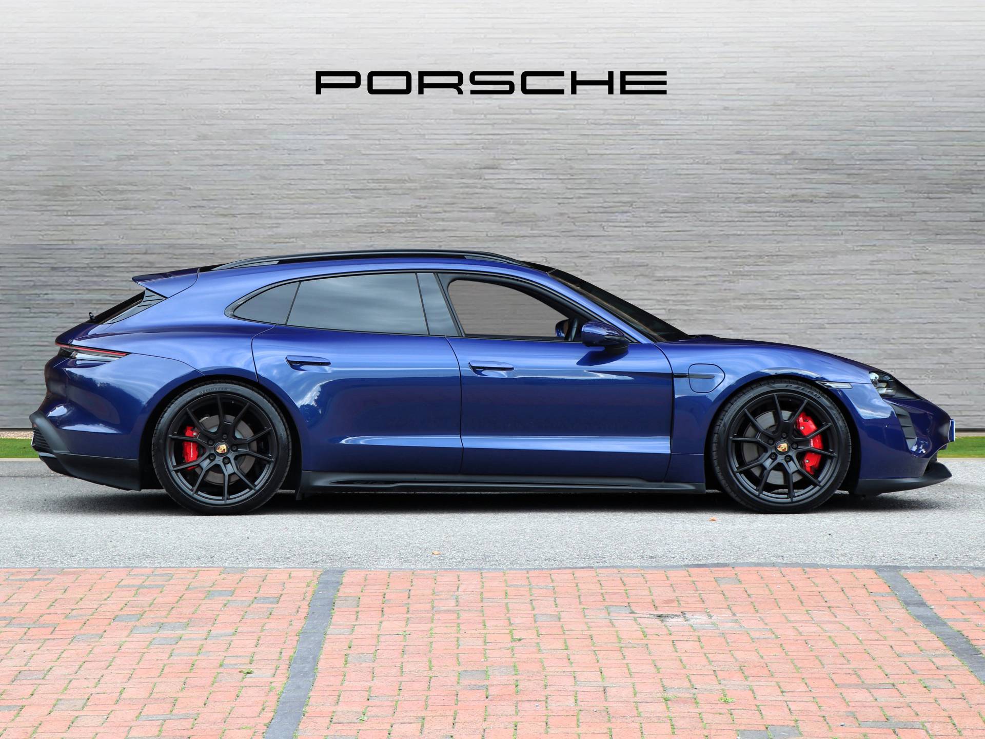 Taycan GTS Sport Turismo, photo 2 of 56