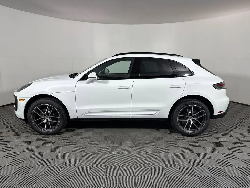 2025 Porsche Macan - Photo 16