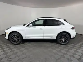 2025 Porsche Macan - Photo 13