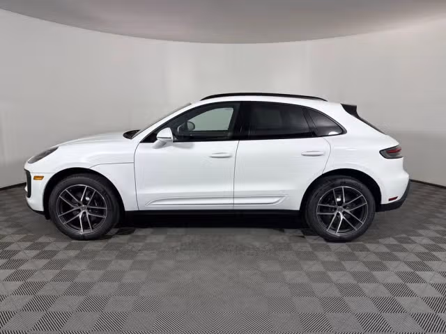 2025 Porsche Macan - Photo 10