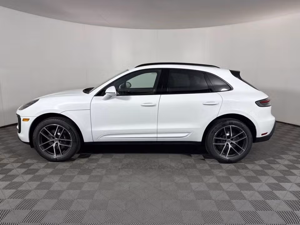 2025 Porsche Macan - Photo 11