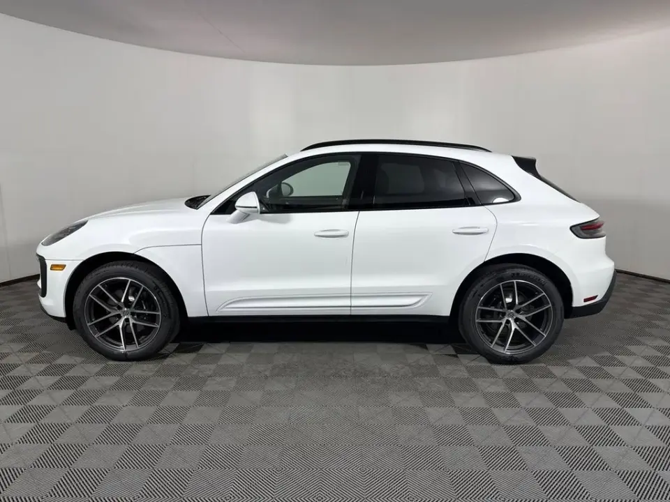2025 Porsche Macan - Photo 15