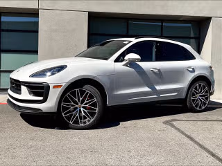 2025 Porsche Macan S's photo