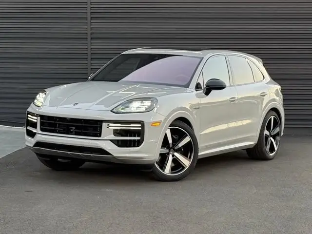 2025 Porsche Cayenne Turbo E-Hybrid - Photo 7