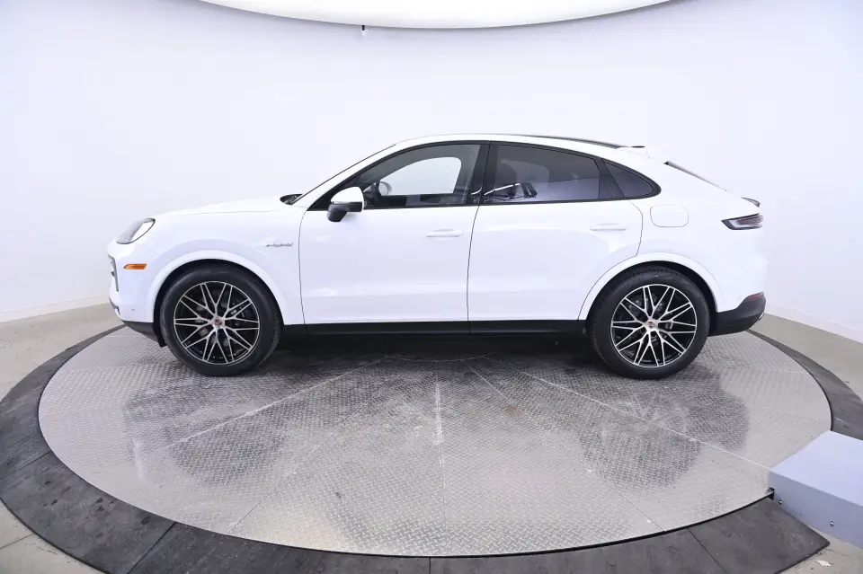 2026 Porsche Cayenne Coup E-Hybrid - Photo 15