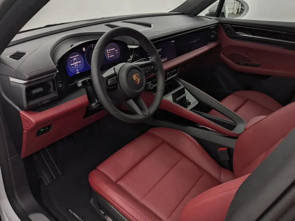 2025 Porsche Macan Base - Photo 31