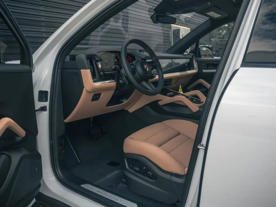 2025 Porsche Cayenne E-Hybrid - Photo 31