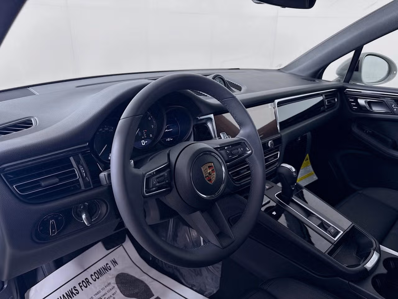 2025 Porsche Macan - Photo 28