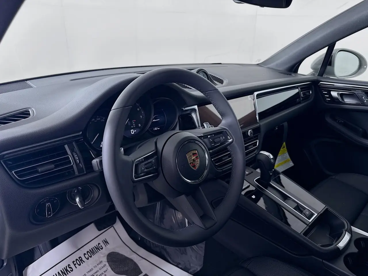 2025 Porsche Macan - Photo 32