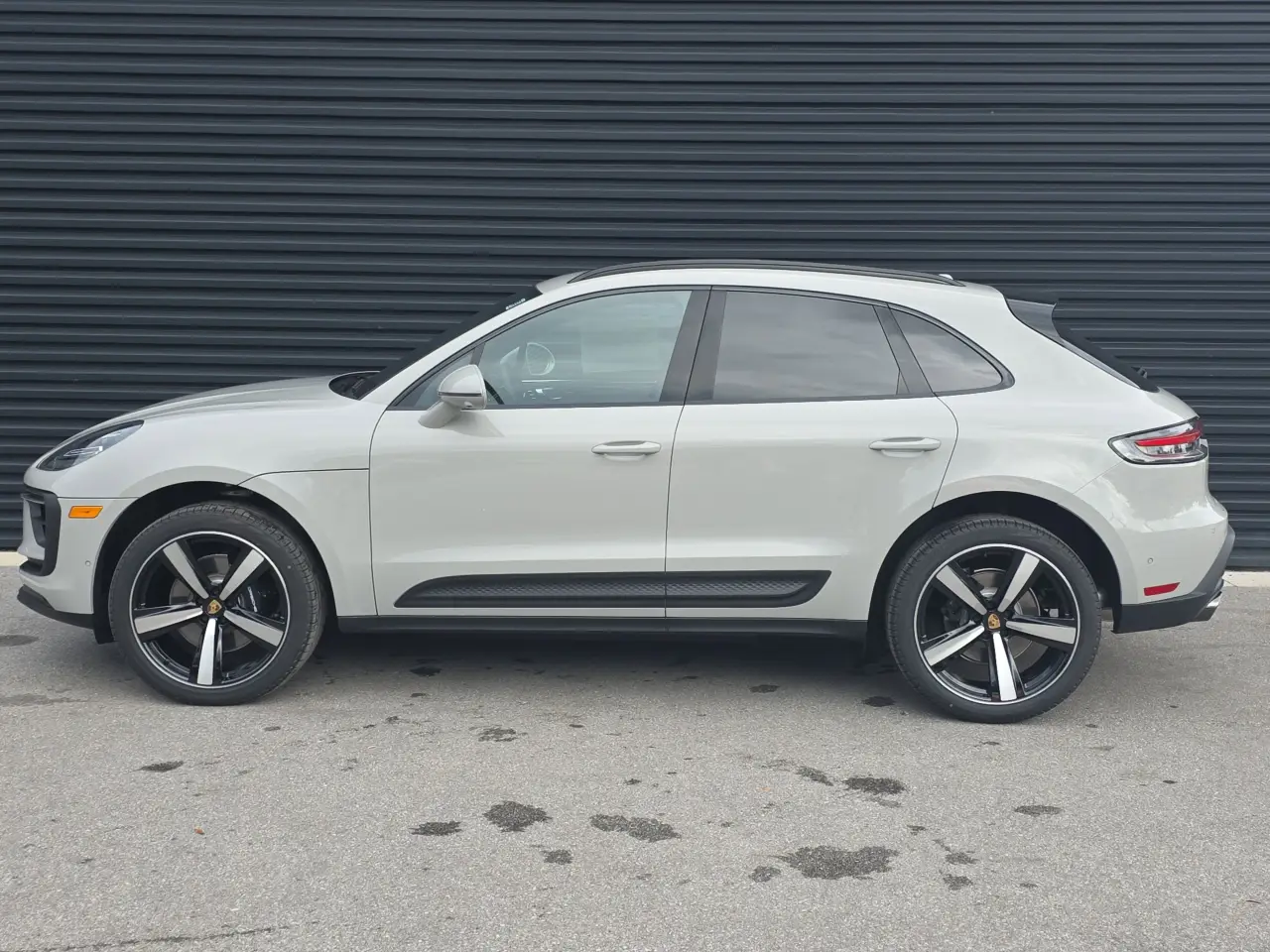 2026 Porsche Macan S - Photo 16