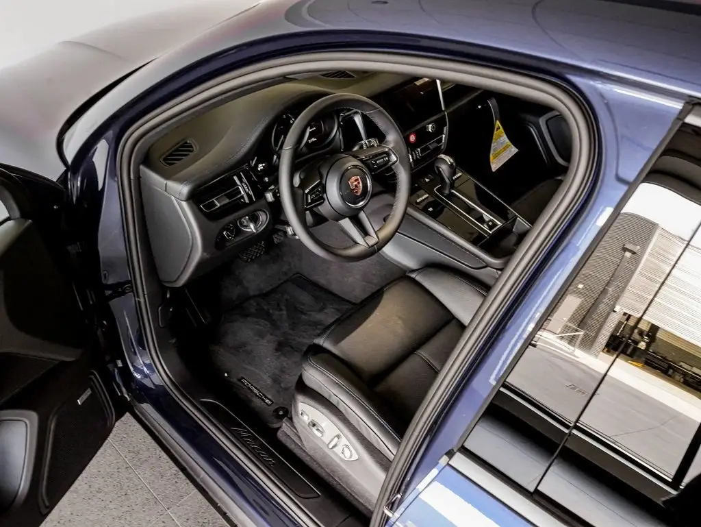 2026 Porsche Macan - Photo 32