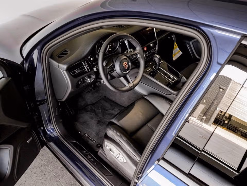 2026 Porsche Macan - Photo 27
