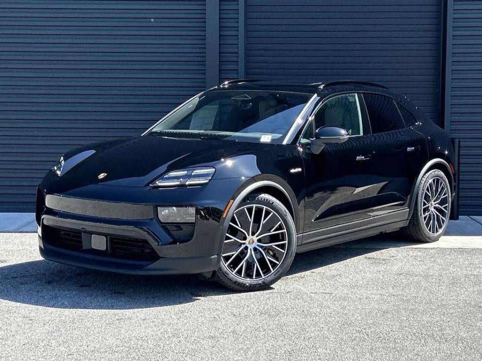 2025 Porsche Macan Base