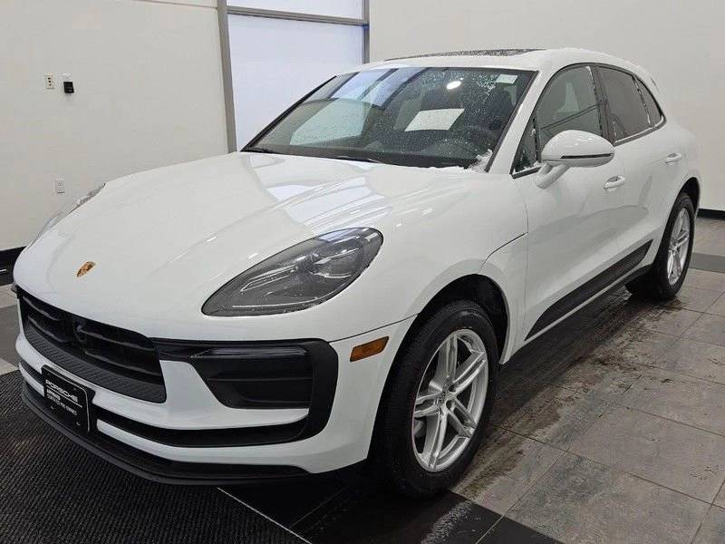 2025 Porsche Macan Base