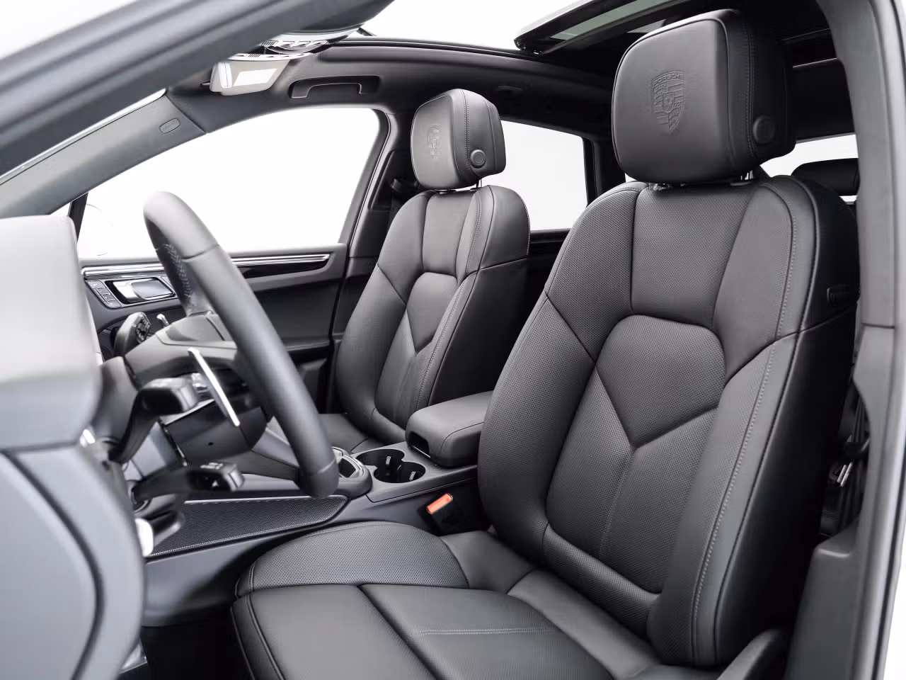 2025 Porsche Macan Base - Photo 36