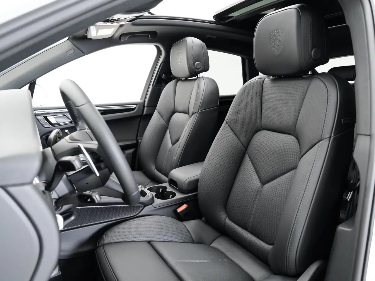 2025 Porsche Macan Base - Photo 40