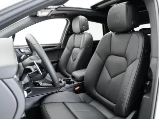 2025 Porsche Macan Base - Photo 37
