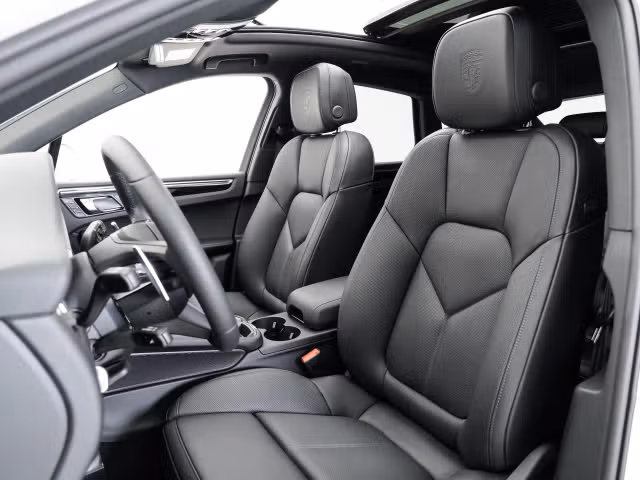 2025 Porsche Macan Base - Photo 34