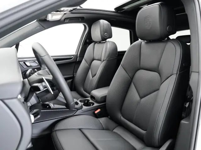 2025 Porsche Macan Base - Photo 38