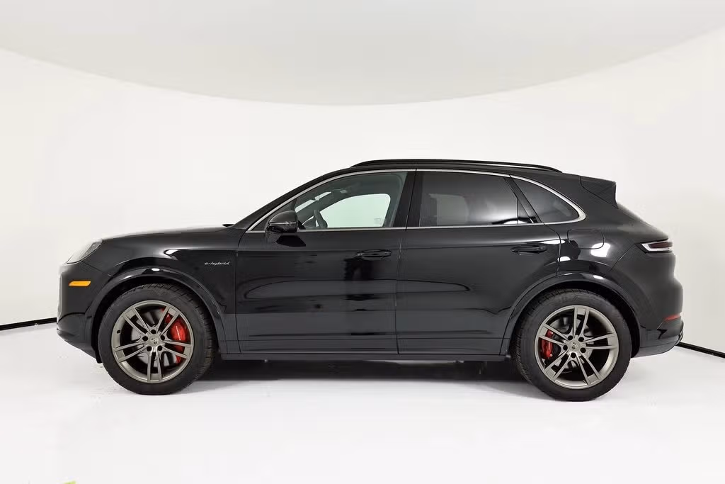 2026 Porsche Cayenne Turbo E-Hybrid - Photo 12