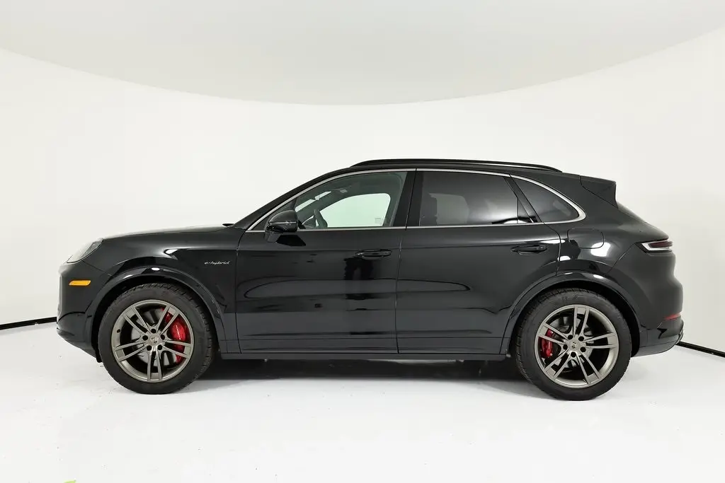 2026 Porsche Cayenne Turbo E-Hybrid - Photo 16