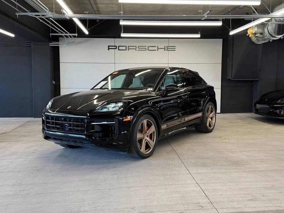 2025 Porsche Cayenne Coup GTS