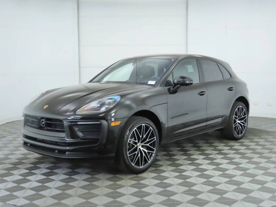 2025 Porsche Macan Base