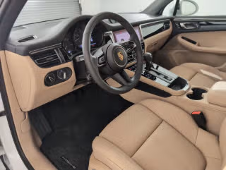 2025 Porsche Macan T - Photo 25