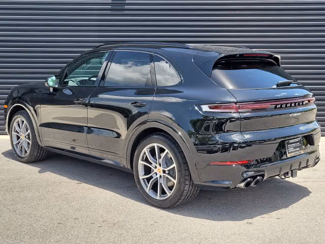 2025 Porsche Cayenne Base - Photo 18