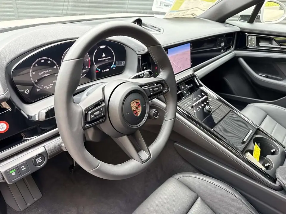2025 Porsche Panamera 4 E-Hybrid - Photo 31