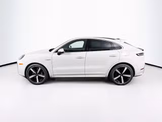 2026 Porsche Cayenne Coup Turbo E-Hybrid - Photo 9