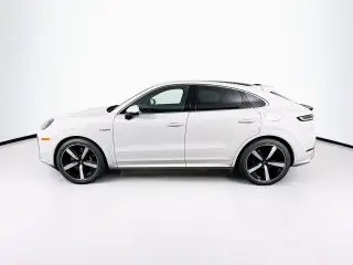 2026 Porsche Cayenne Coup Turbo E-Hybrid - Photo 13