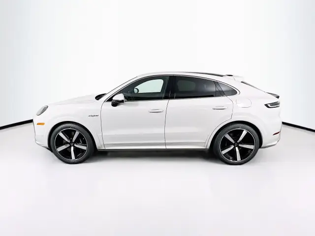2026 Porsche Cayenne Coup Turbo E-Hybrid - Photo 14