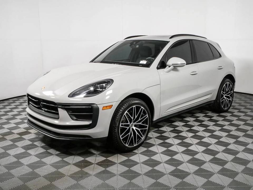 2023 Porsche Macan Base