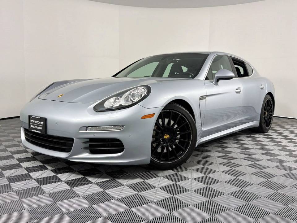 2016 Porsche Panamera S