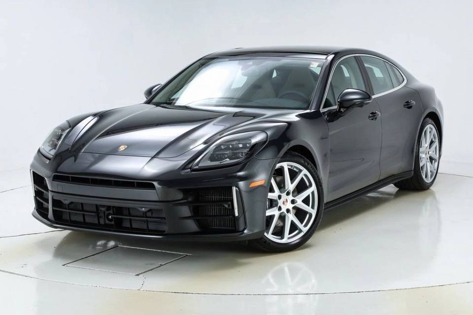 2026 Porsche Panamera 4