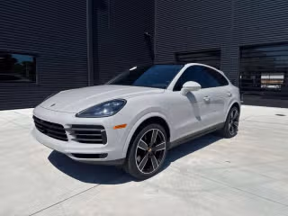 2023 Porsche Cayenne S's photo