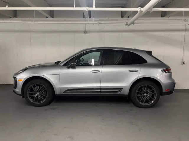 2026 Porsche Macan T - Photo 10
