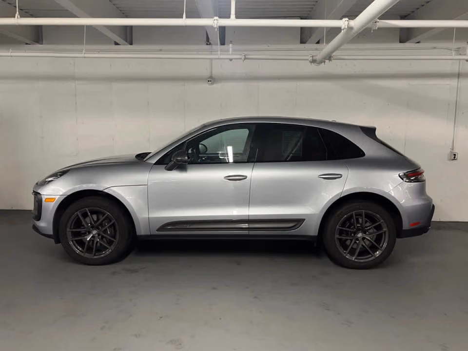 2026 Porsche Macan T - Photo 11