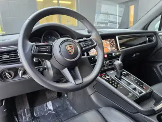 2025 Porsche Macan T - Photo 29