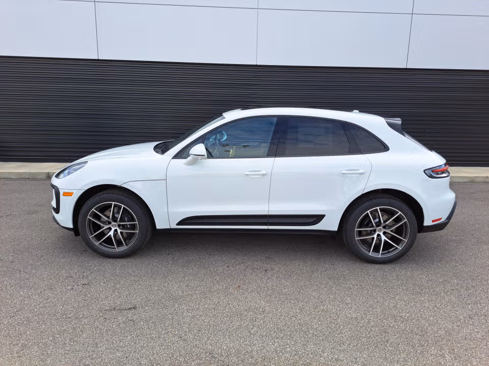 2026 Porsche Macan Base - Photo 11