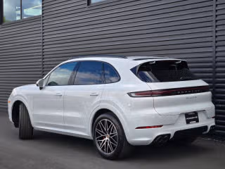 2026 Porsche Cayenne S - Photo 17