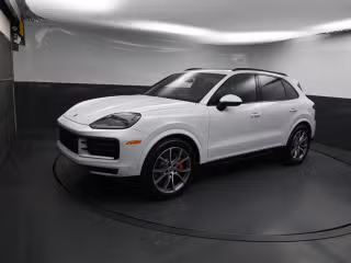 2025 Porsche Cayenne S's photo